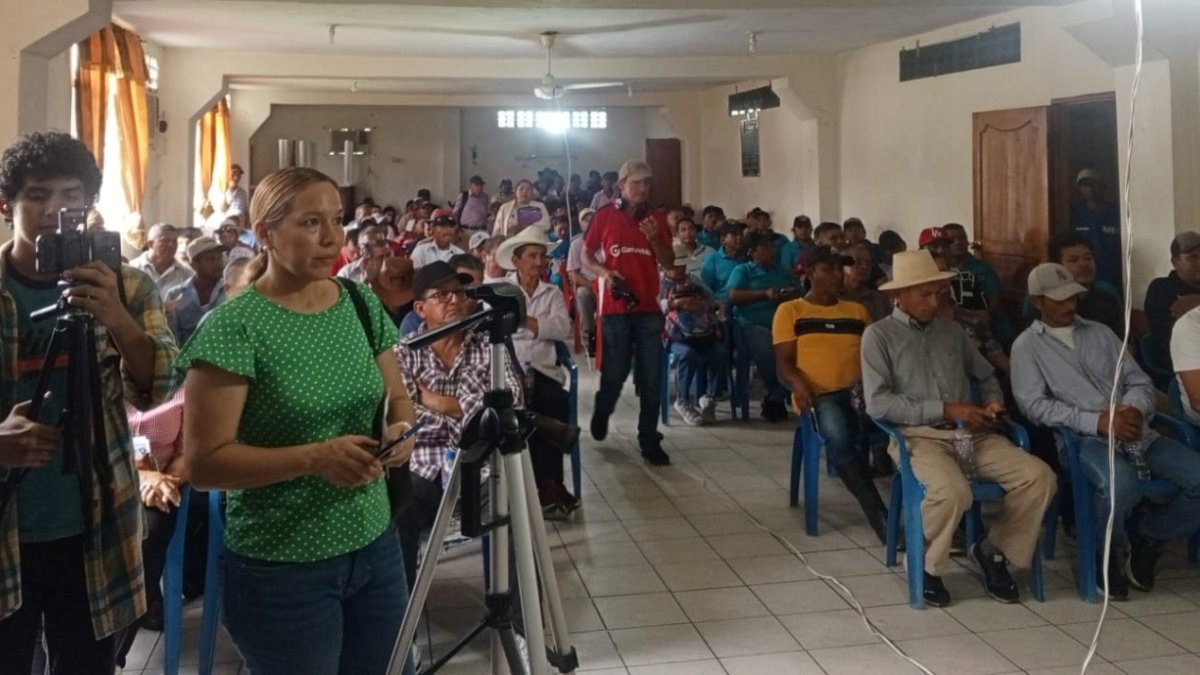 Un grupo de arroceros se reunieron en Santa Lucía y presentaron un manifiesto enviado a las autoridades.