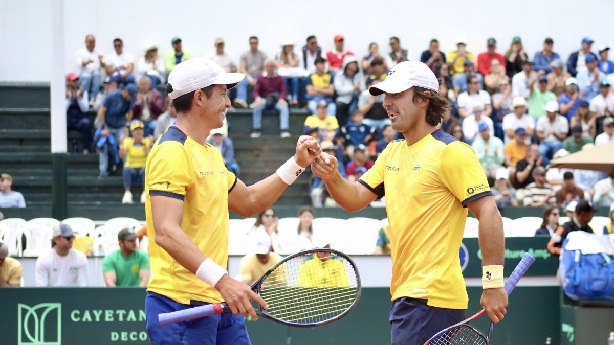 Gonzalo Escobar (i) y Diego Hidalgo sellaron la serie 3-0 para Ecuador, el domingo 8 de febrero ante Australia.