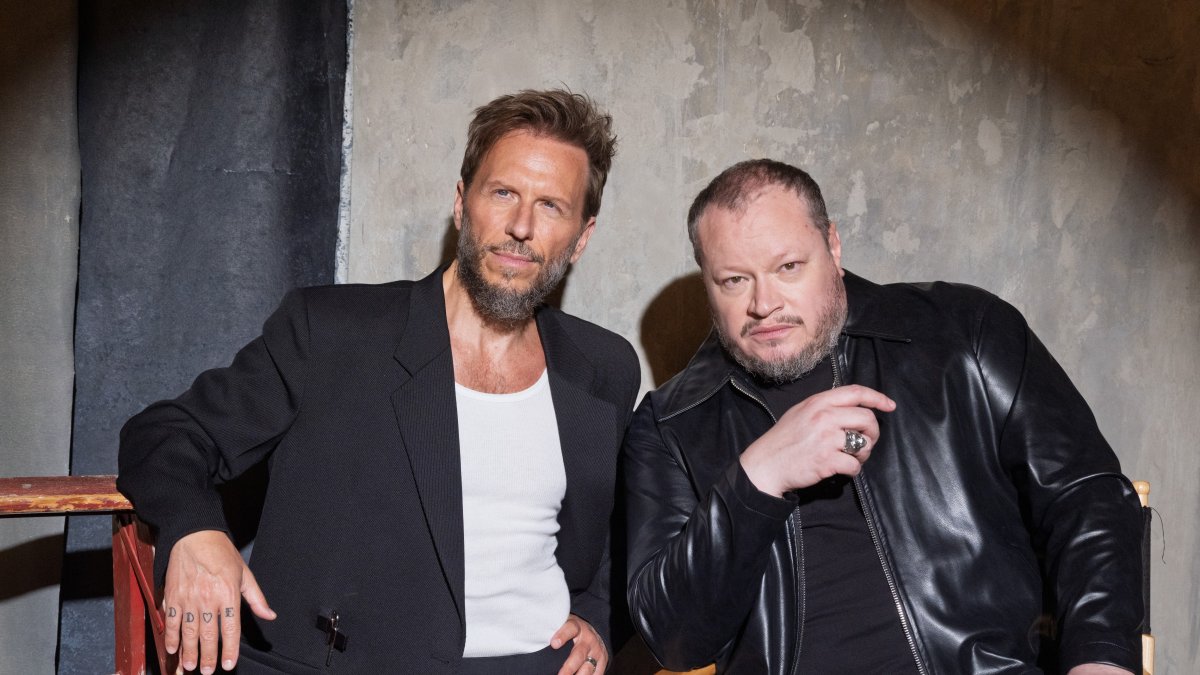 Las diez canciones que integran el álbum abordan distintos vínculos y experiencias de vida, sin un orden cronológico.