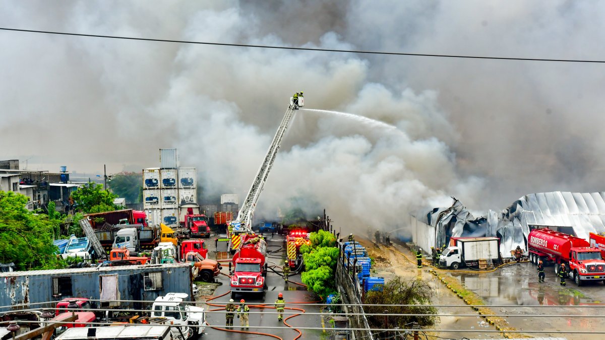 El incendio se combatió durante más de siete horas y fue controlado recién pasado el mediodía.