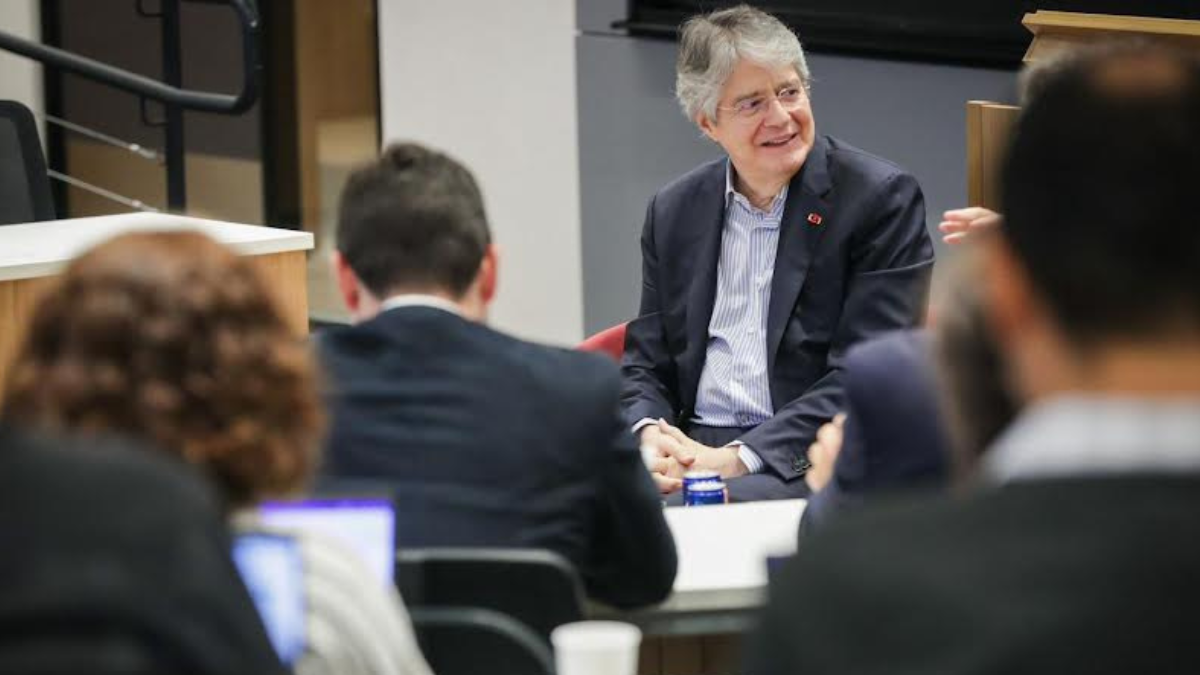 El expresidente Guillermo Lasso está en Brasil, fue parte de una programa de entrevistas y también de reuniones académicas.