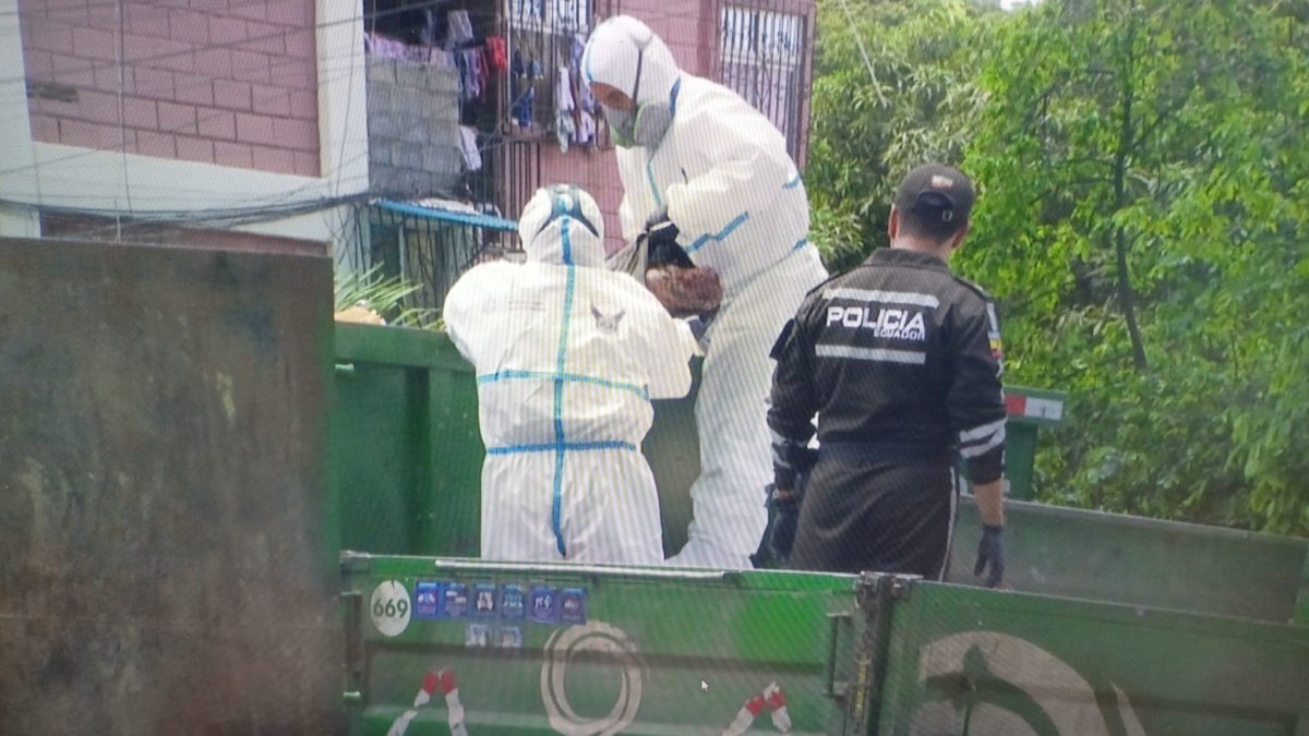 Los restos humanos fueron encontrados en este contenedor que está en la ciudadela Sauces, en el norte de Guayaquil.