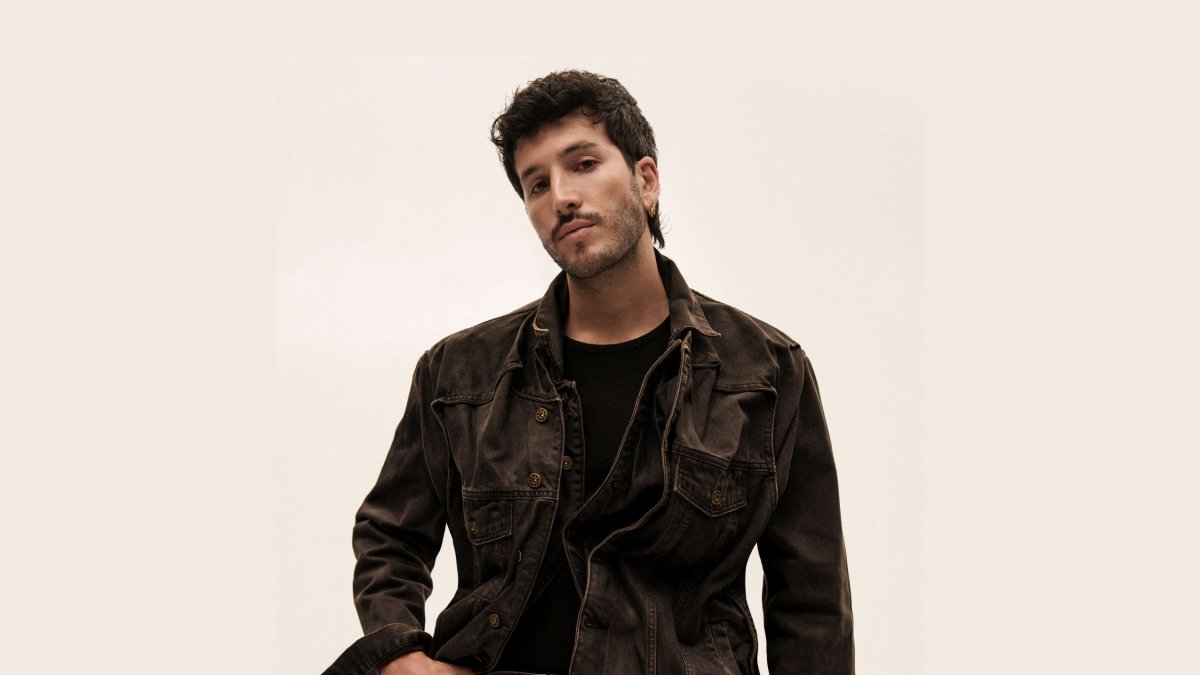 Sebastián Yatra para el tour Entre tanta gente.