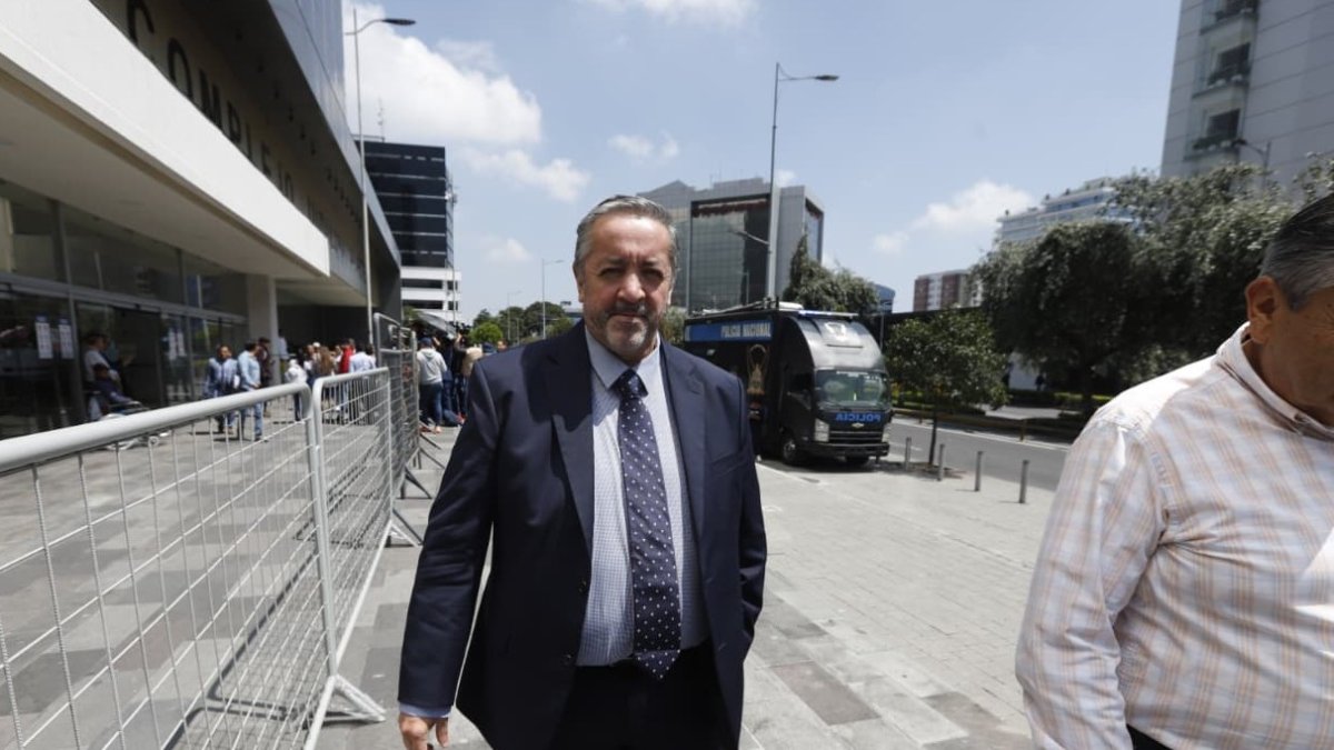 Ramiro García, abogado del alcalde de Guayaquil, Aquiles Álvarez, llegó a la Unidad Anticorrupción del Complejo Judicial Norte para la audiencia de formulación de cargos en el caso Goleada.