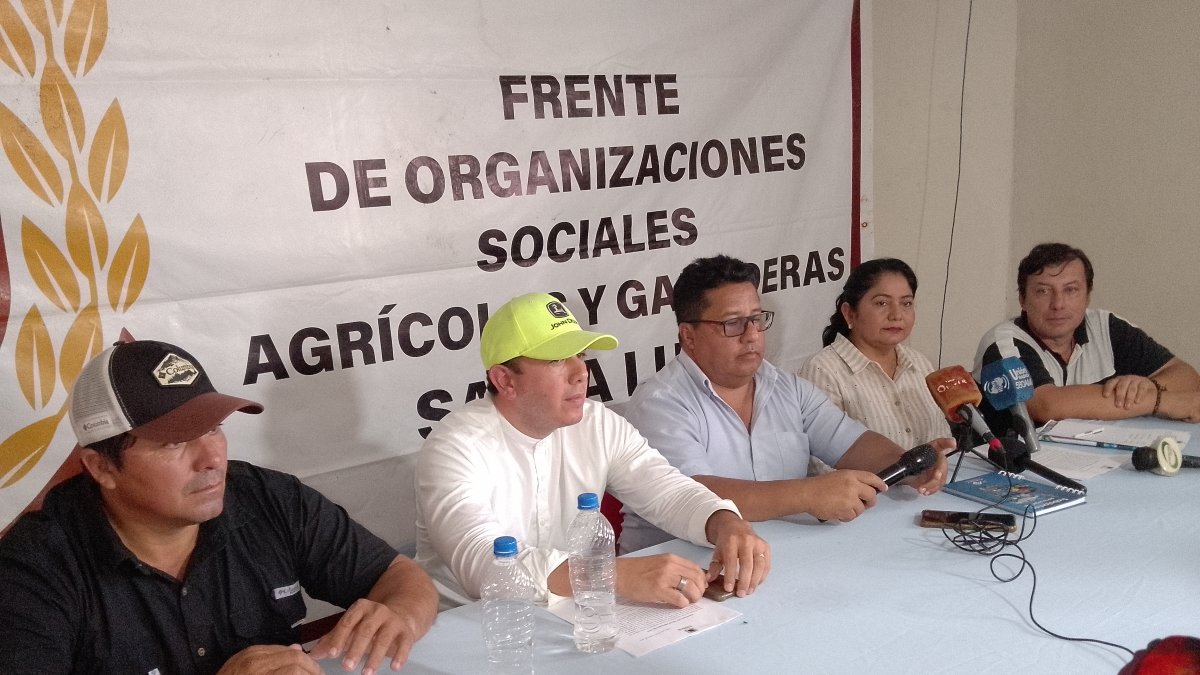 Los líderes de los agricultores de arroz que presentaron un manifiesto con cuatro puntos, que esperan ser atendido por el presidente Daniel Noboa.