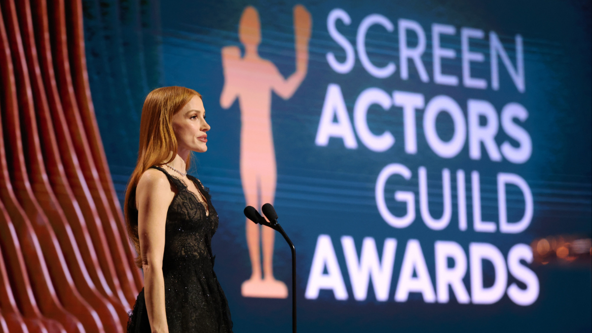 Jessica Chastain como host de la trigésima edición de los SAG Awards.