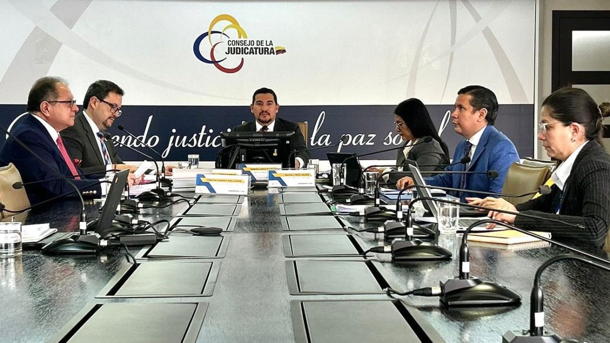 Damián Larco dirigió una jornada marcada por una serie de nombramientos técnicos y decisiones disciplinarias.