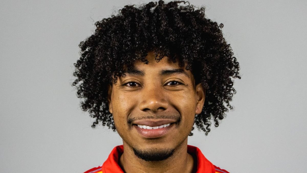 Ángelo Mina refuerza a Emelec y apunta al Clásico frente a Barcelona SC.