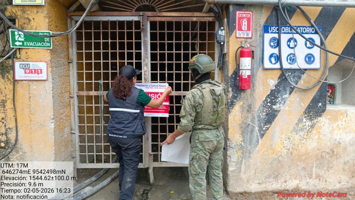 Las autoridades clausuran las minas ilegales que están contaminando el agua.