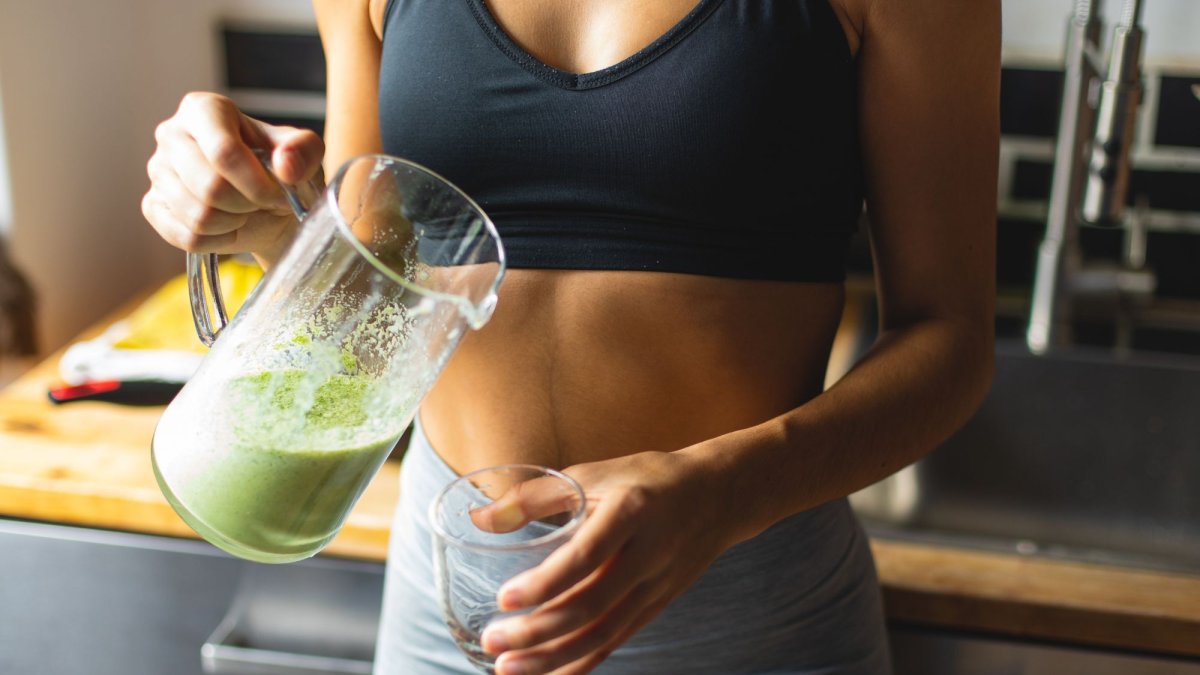 Especialistas advierten que las dietas detox y los planes restrictivos no eliminan toxinas ni reducen grasa de forma real, pero sí ralentizan el metabolismo y provocan efecto rebote.