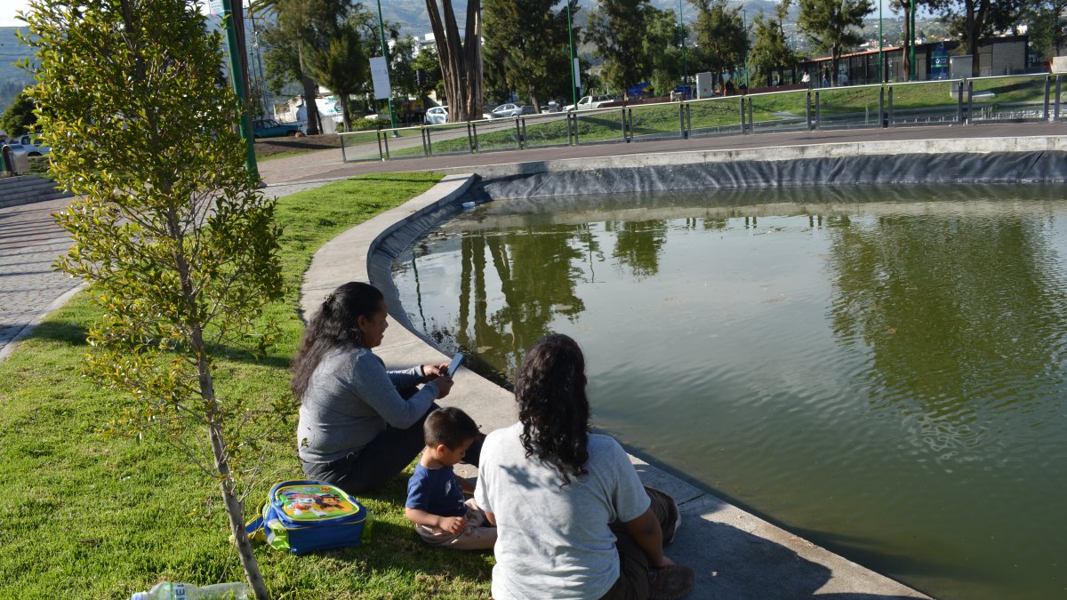 El agua ya no es cristalina, se ve verdosa y, a veces, se sienten los malos olores, menciona Isabel Flores, ciudadana de la parroquia Picaihua.
