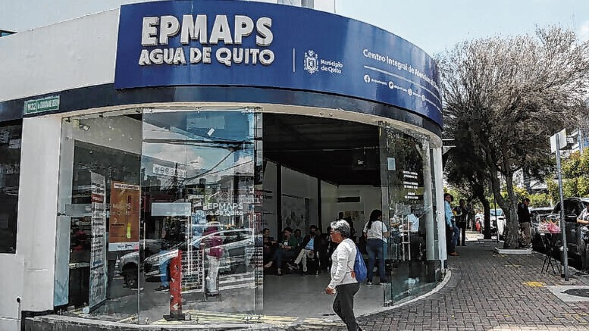 Situación. Desde inicios de febrero, los usuarios acuden a agencias de la Epmaps para denunciar altos costos en planillas del agua potable, pero no hay soluciones.