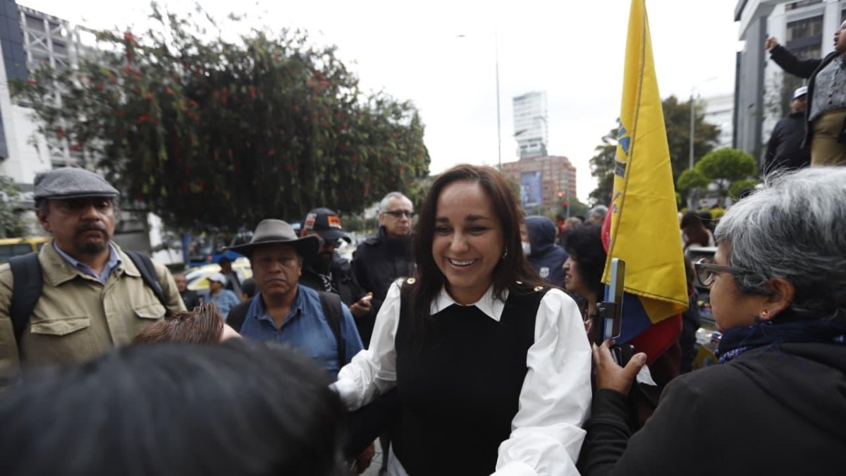 Gabriela Rivadeneira respalda al alcalde Aquiles Álvarez.