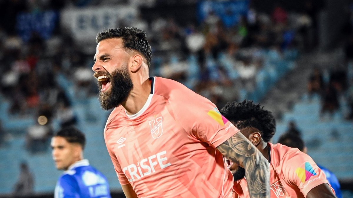 Universidad Católica se impuso 1-0 a Juventud en el juego de ida con gol de Jhon Chancellor.