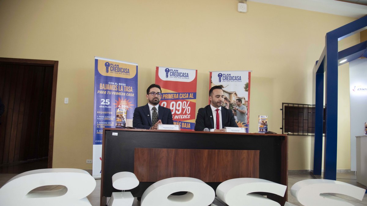 Autoridades del Biess, durante el lanzamiento del programa, el pasado 27 de enero.