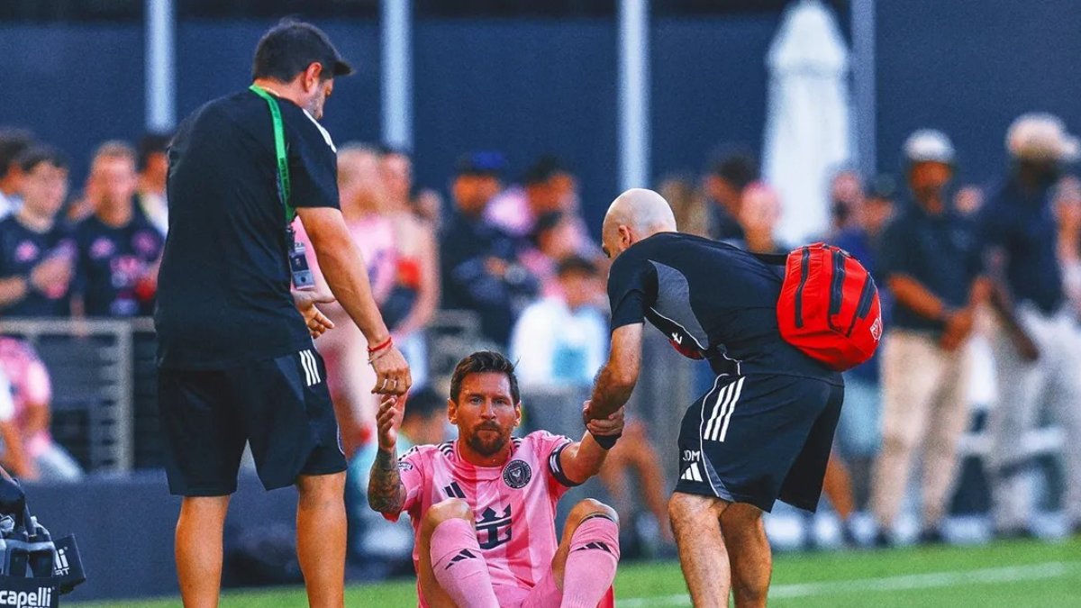 Lionel Messi sufrió una molestia muscular y se obliga la postergación del partido entre Inter e Independiente
