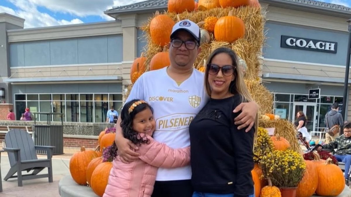 Hincha ecuatoriano, Juan Carlos Mendoza, junto a su familia apoyarán a la selección en el Mundial 2026.