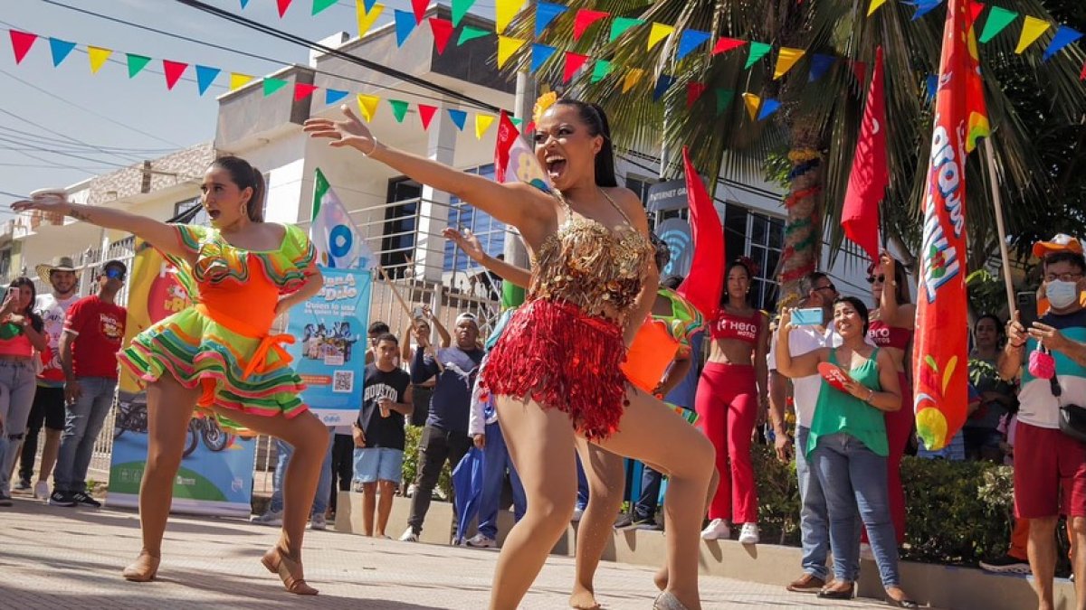 Como parte de la agenda para este feriado, la Plaza Central de Cumbayá habrá una representación del Carnaval de Barranquilla, el 15 de febrero, de 12:00 a 17:00.