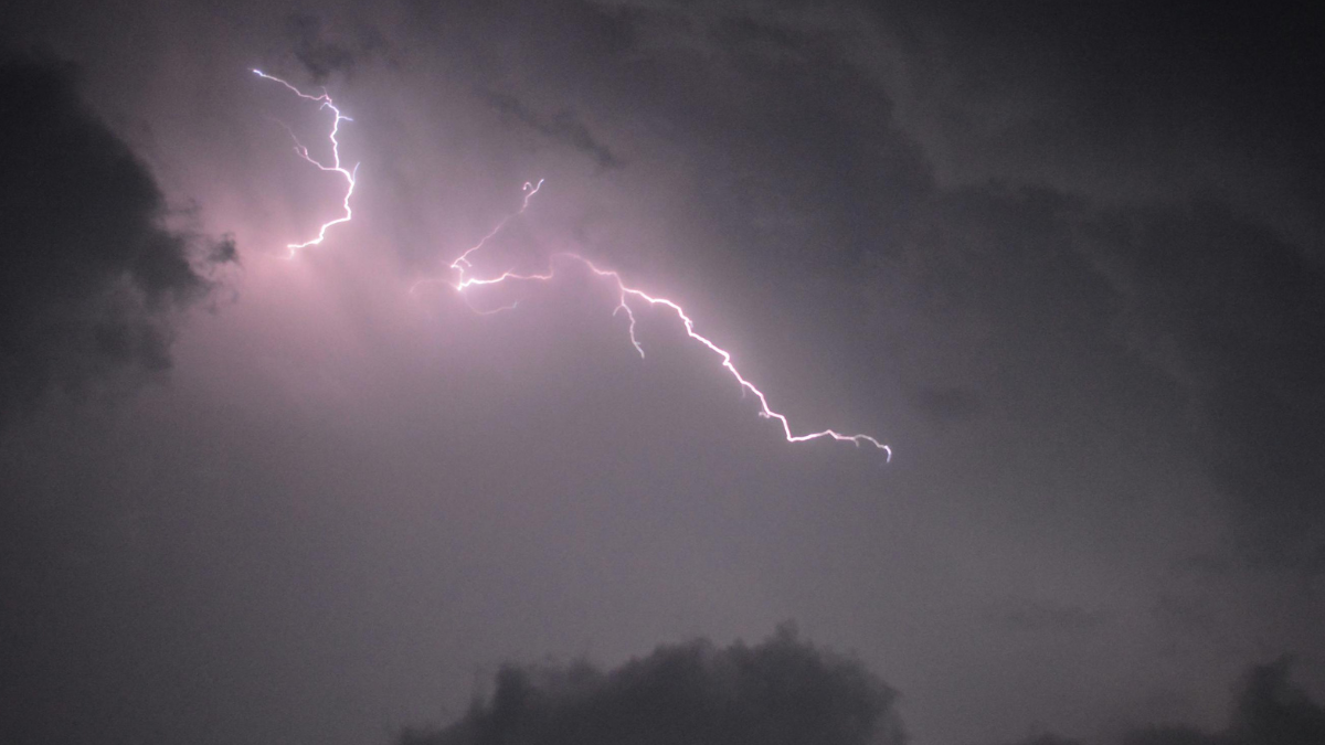 Inamhi pronostica fuertes lluvias en la Sierra y Litoral.