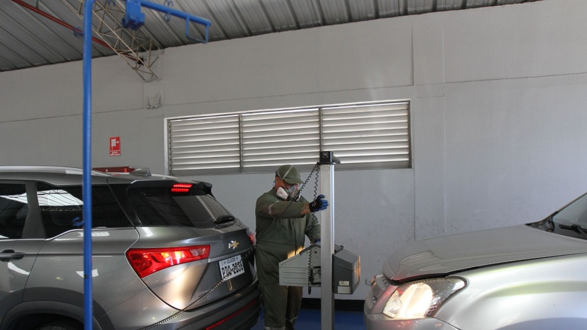 La matriculación vehicular de autos que no son nuevos sigue suspendida.