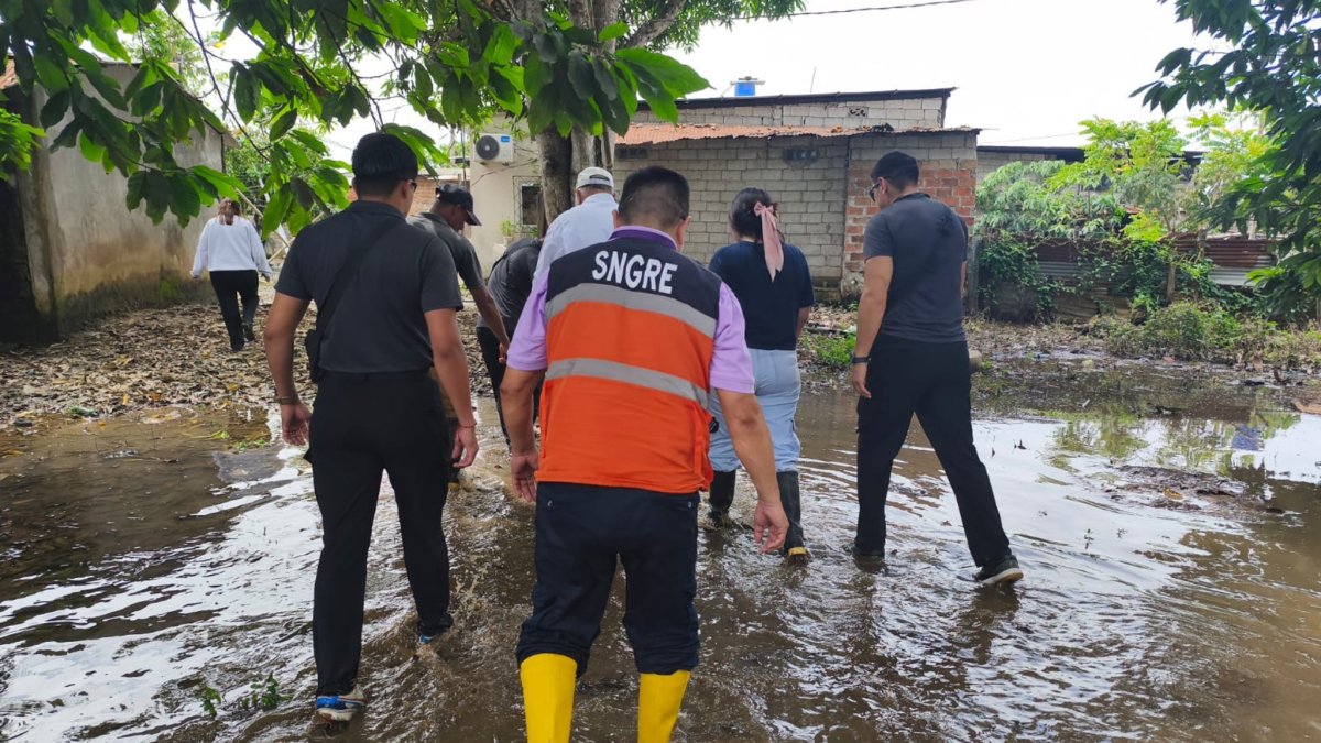 El Gobierno declaró alerta roja en tres provincias ante la intensidad de las lluvias.