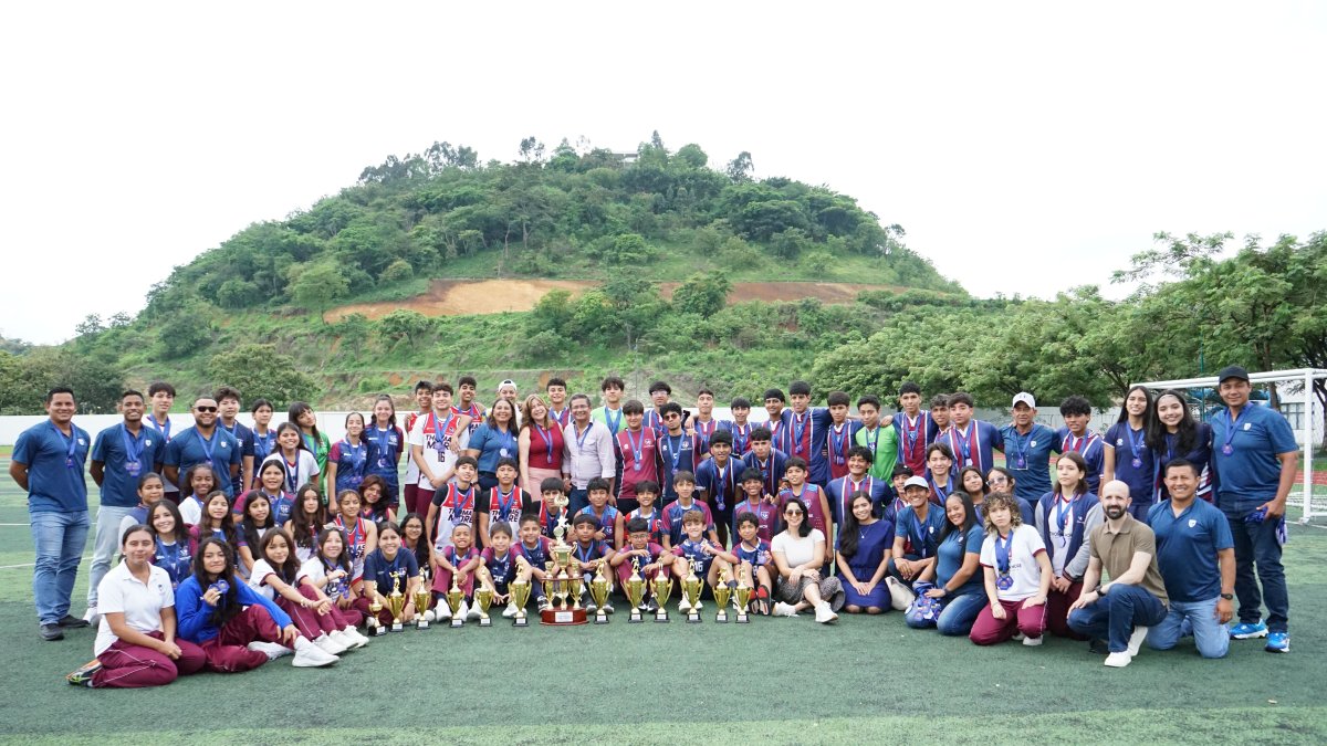 Más de 200 estudiantes representaron al colegio y destacaron en fútbol, básquet, vóleibol, atletismo y natación, demostrando talento y trabajo en equipo.