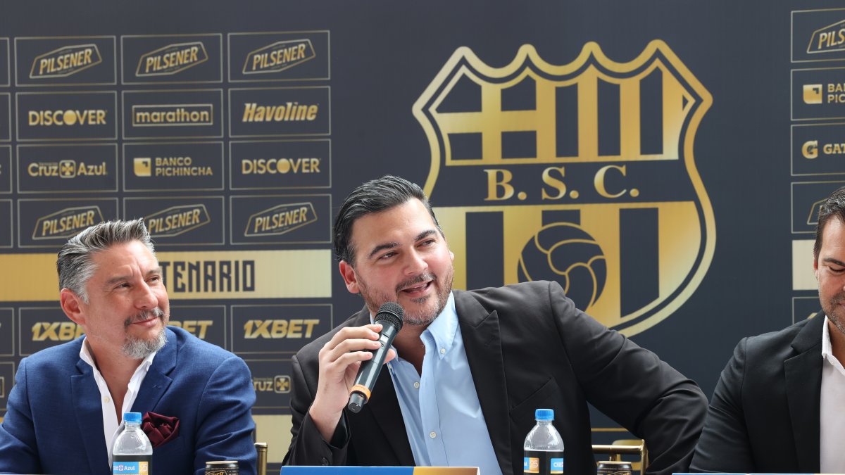 Miguel Montalvo (izquierda) tomó por subrogancia la presidencia del Barcelona SC que dejó Antonio Álvarez de forma temporal.