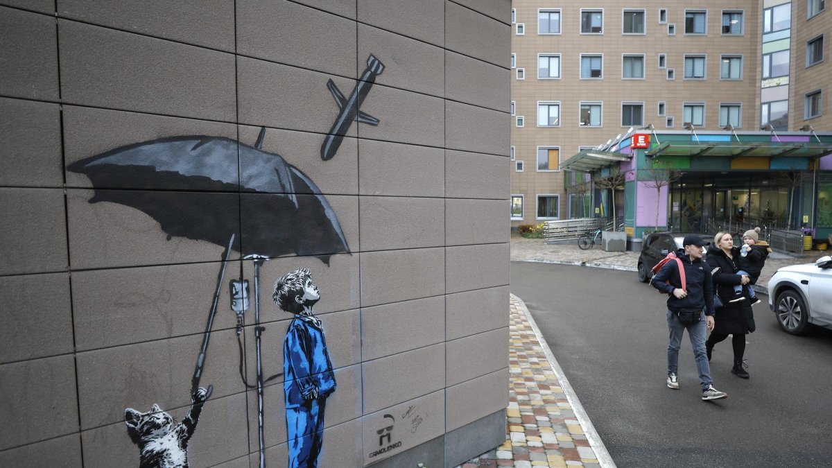Un mural en el Hospital Infantil Okhmadyt en Kiev.