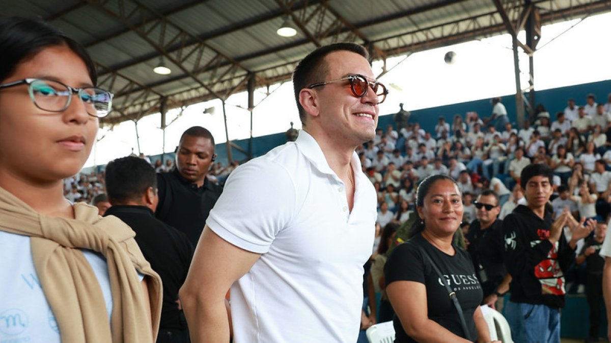 Daniel Noboa en Guayaquil en un evento de entrega de becas este 13 de febrero.