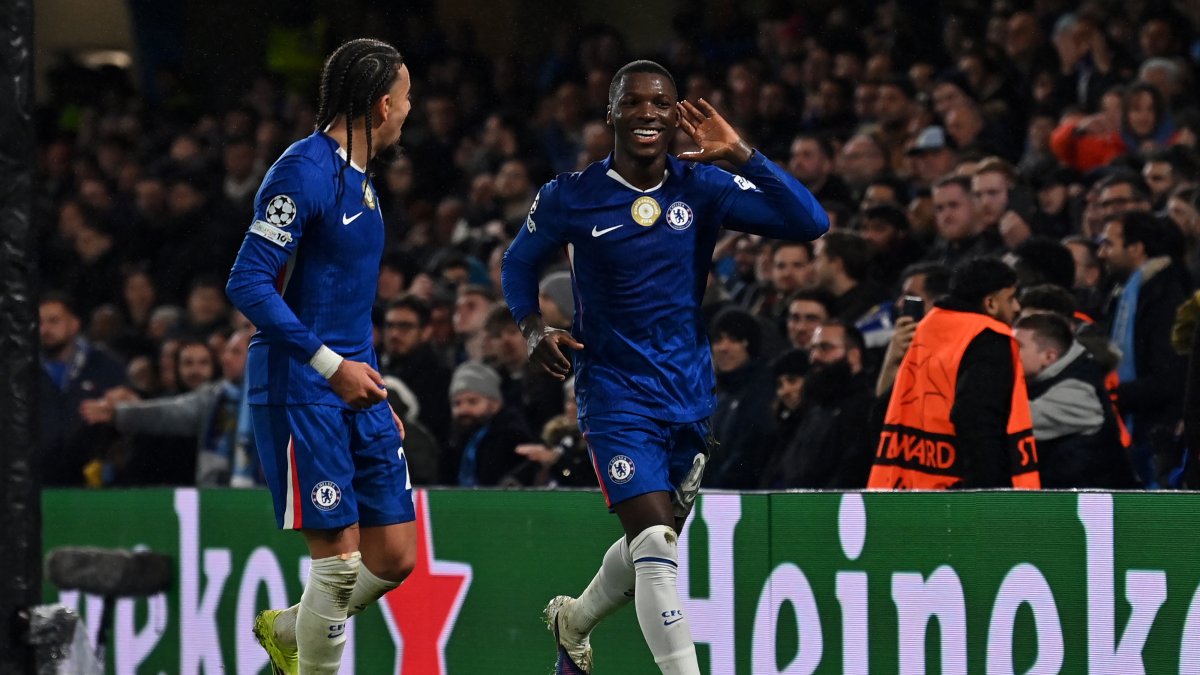 Moisés Caicedo comandará a Chelsea.