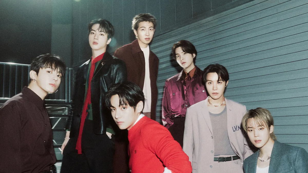 En esta edición RM, Jin, Suga, J-Hope, Jimin, V y Jung Kook discuten sobre su reencuentro, el impacto del servicio militar y el inicio de una nueva etapa.