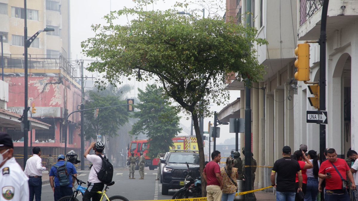 La ciudadanía está en constante alerta por el incendio.