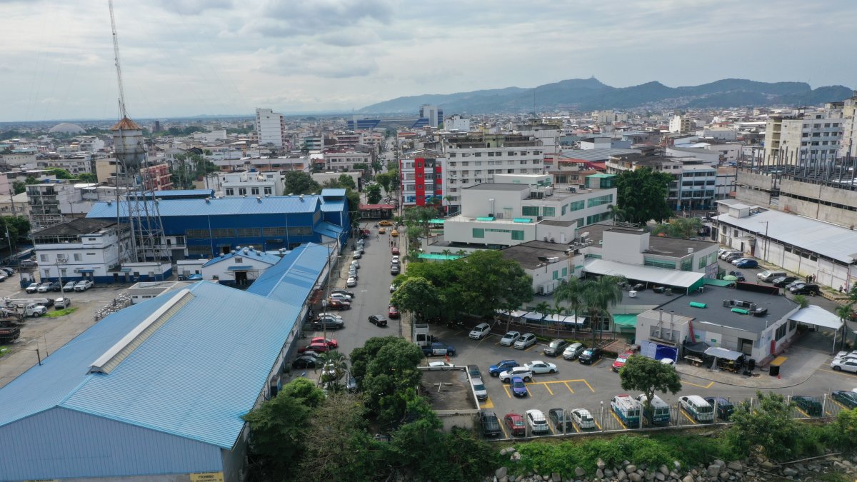 Potencial. Rediseñar ocho calles que dan hacia las riberas del río Guayas debe aprovecharse para volver a mirar al río y recuperar su conexión histórica, turística y comercial.