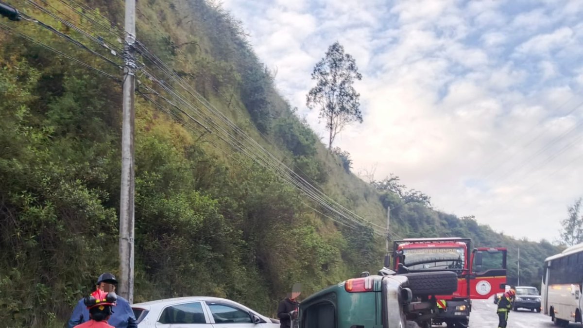 Un siniestro registrado este 15 de febrero en la avenida Simón Bolívar, a la altura de Gualo, dejó cuatro personas afectadas.