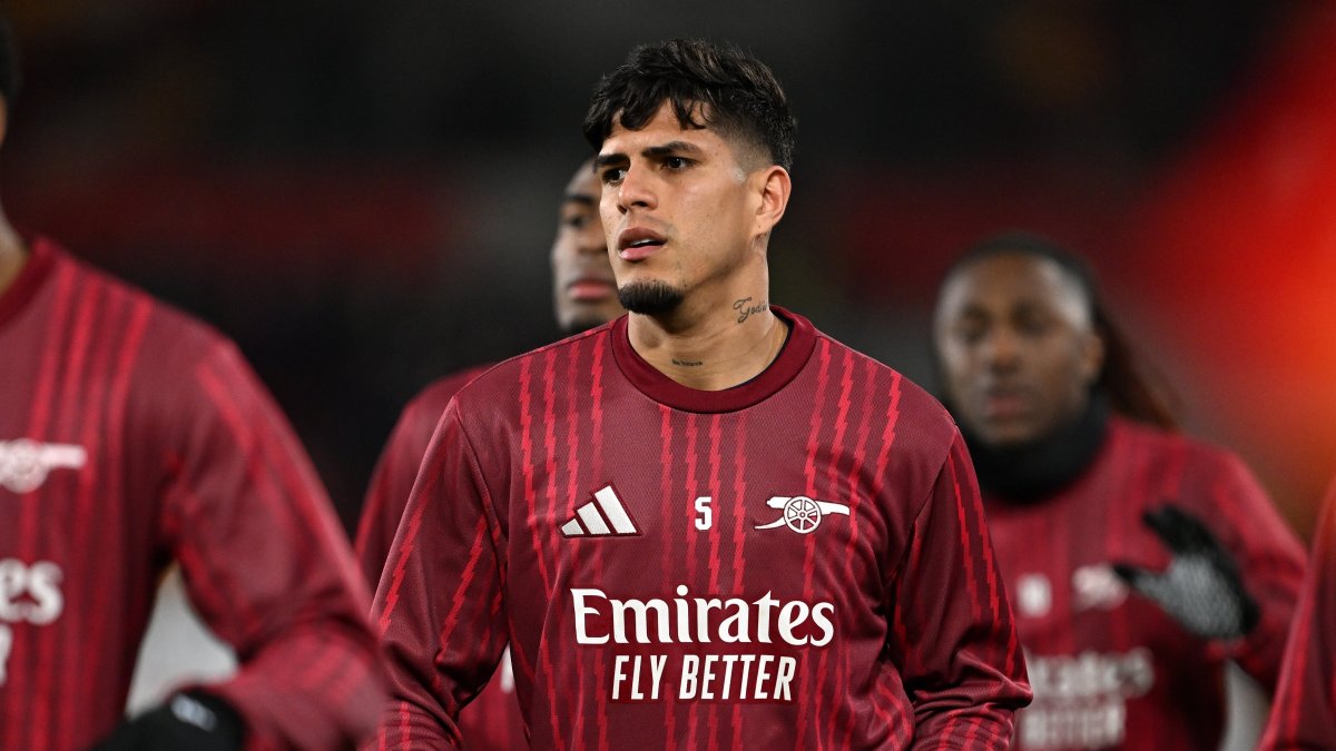 Piero Hincapié juega de central y lateral izquierdo en Arsenal.