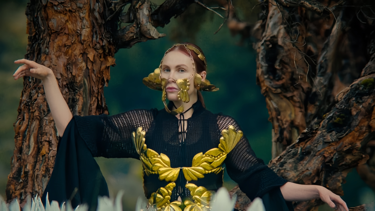 Con un vestido trabajado en crochet por la diseñadora ecuatoriana Lía Padilla.