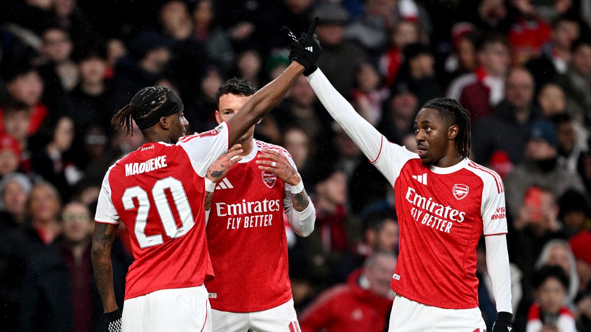 Jugadores del Arsenal en uno de los 4 festejos de este domingo 15 de febrero.