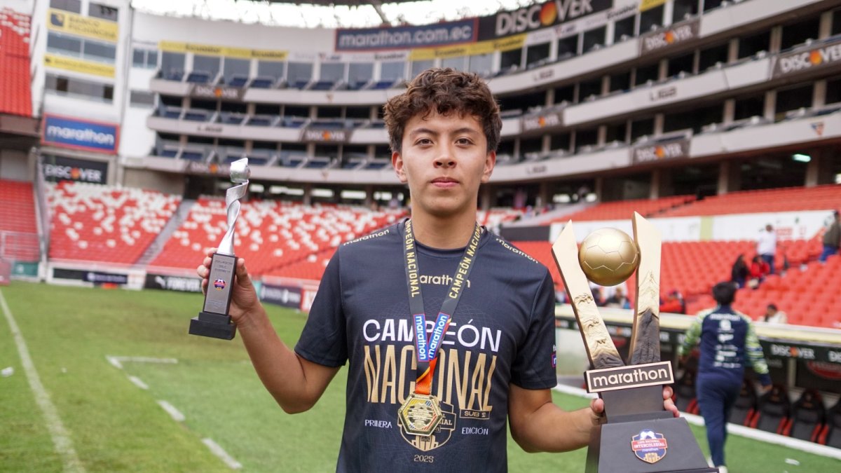 El extremo juvenil fue la figura de la final del Intercolegial nacioanal, que se desarrolló en Quito.