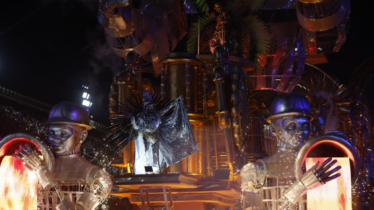 Más de 8 millones de personas participarán en el Carnaval de Río de Janeiro este año, según cifras oficiales.