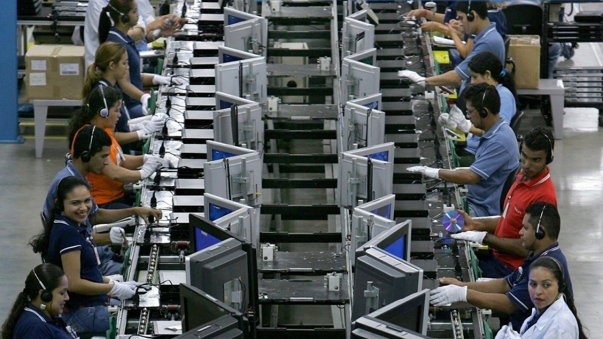 Un grupo de trabajadores en una empresa en Brasil.
