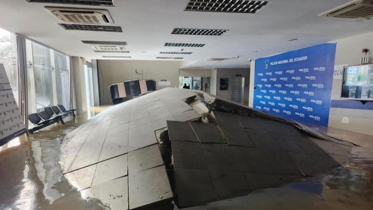 La UVC sigue inhabilitada por el daño en el piso que se produjo tras la creciente.