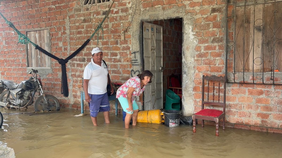 Antonia Moreno colocó un cilindro de gas y un balde en la entrada de su vivienda como barrera.