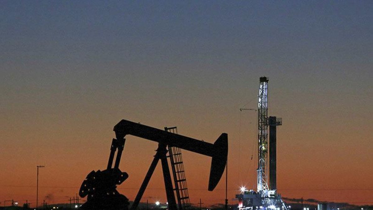 Los trabajos para la extracción del petróleo.