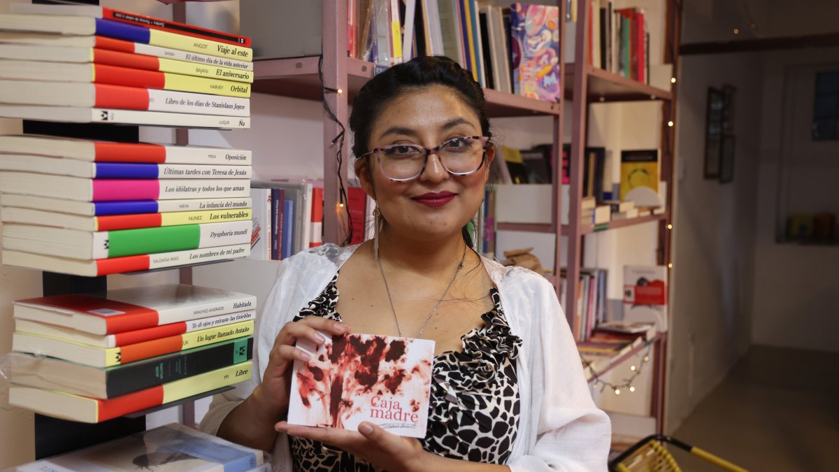 La obra empezó a elaborarse en 2020, cuando la autora retomó su amor por la poesía.