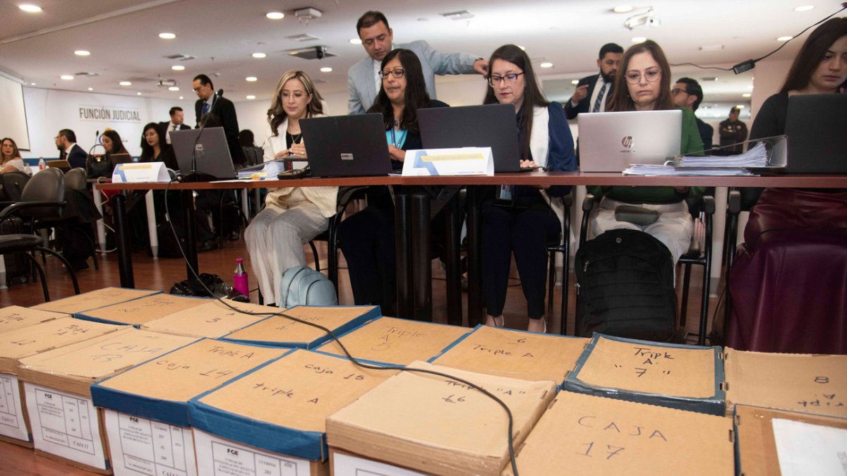 Durante el Feriado hubo un deslizamiento en la vía Mitad del Mundo-Río Blanco.