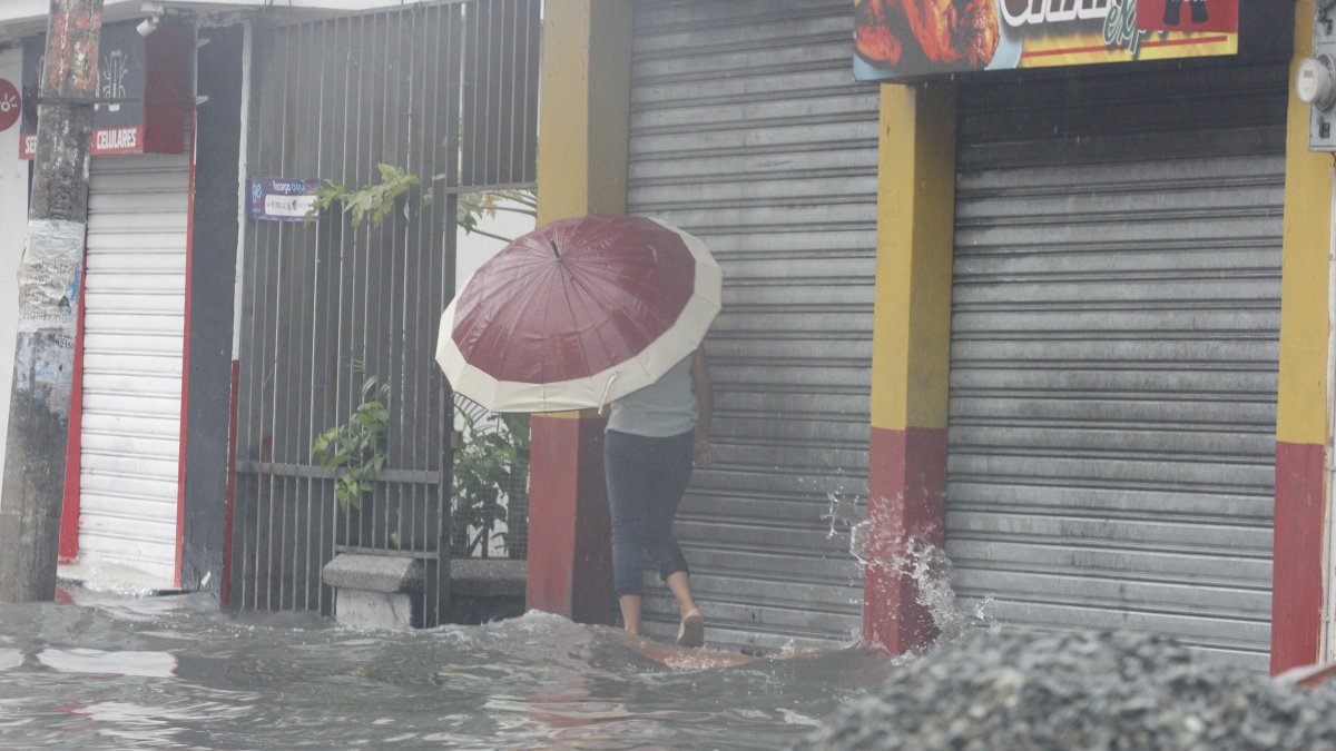 Guayaquil y otras ciudades del Litoral ecuatoriano enfrentan el problema de todos los años: inundaciones por las intensas lluvias y la falta de infraestructura adecuada.