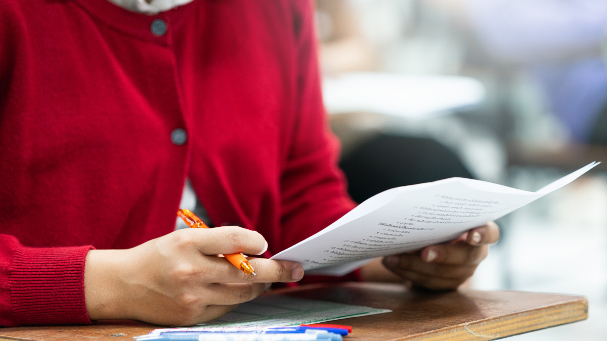 Trezeguet trae el trofeo del Mundial a Quito.