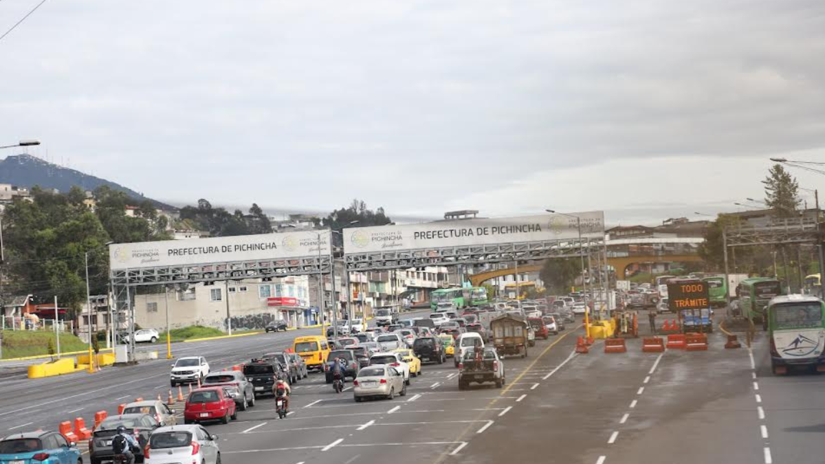 Los recursos del peaje de la Autopista General Rumiñahui se destinan al mantenimiento y construcción de vías en Pichincha.