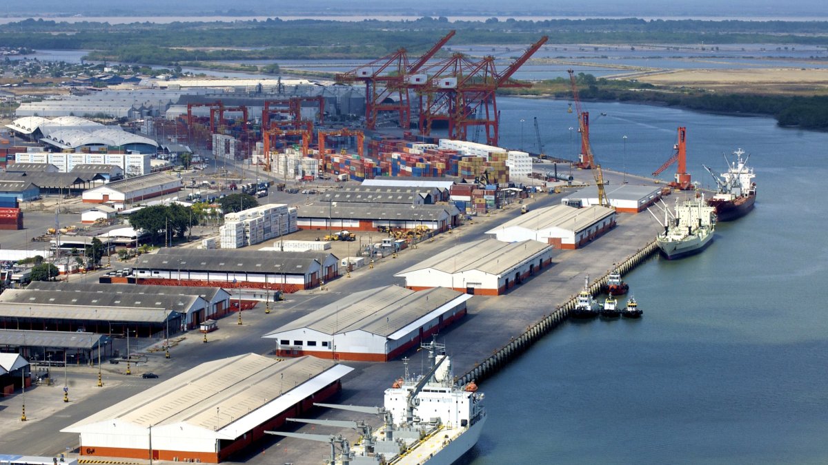 La actividad comercial en el Puerto Marítimo de Guayaquil.