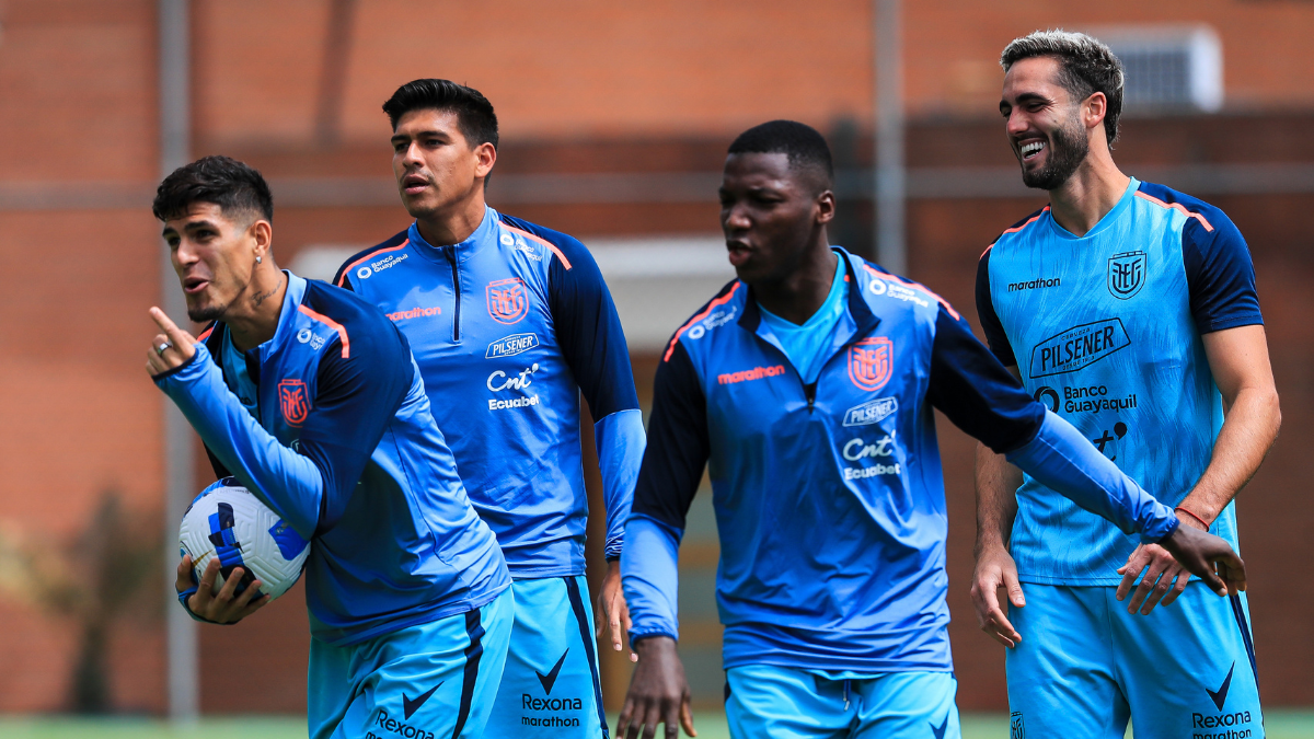 Alcaraz venció a Arthur Rinderknech por parciales de 6-4 y 7-6(5).